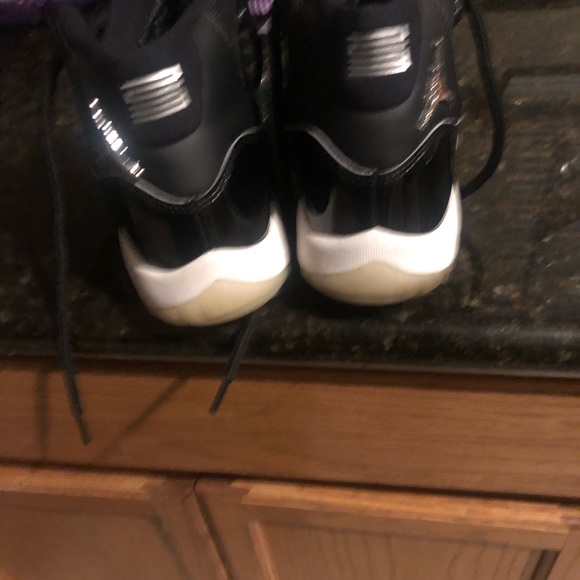 Black and white retro Jordan 11 size 8 still like new - Picture 6 of 6